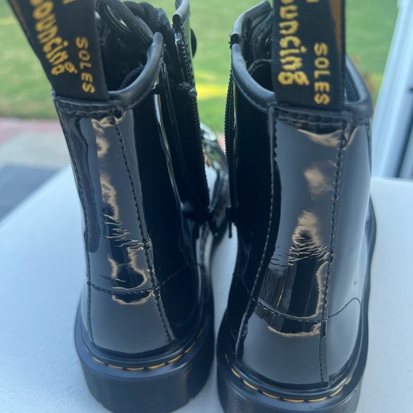 Dr. Martens Black Patent Ankle Boots Junior/Ladies NWOT Size 5 - Picture 3 of 9